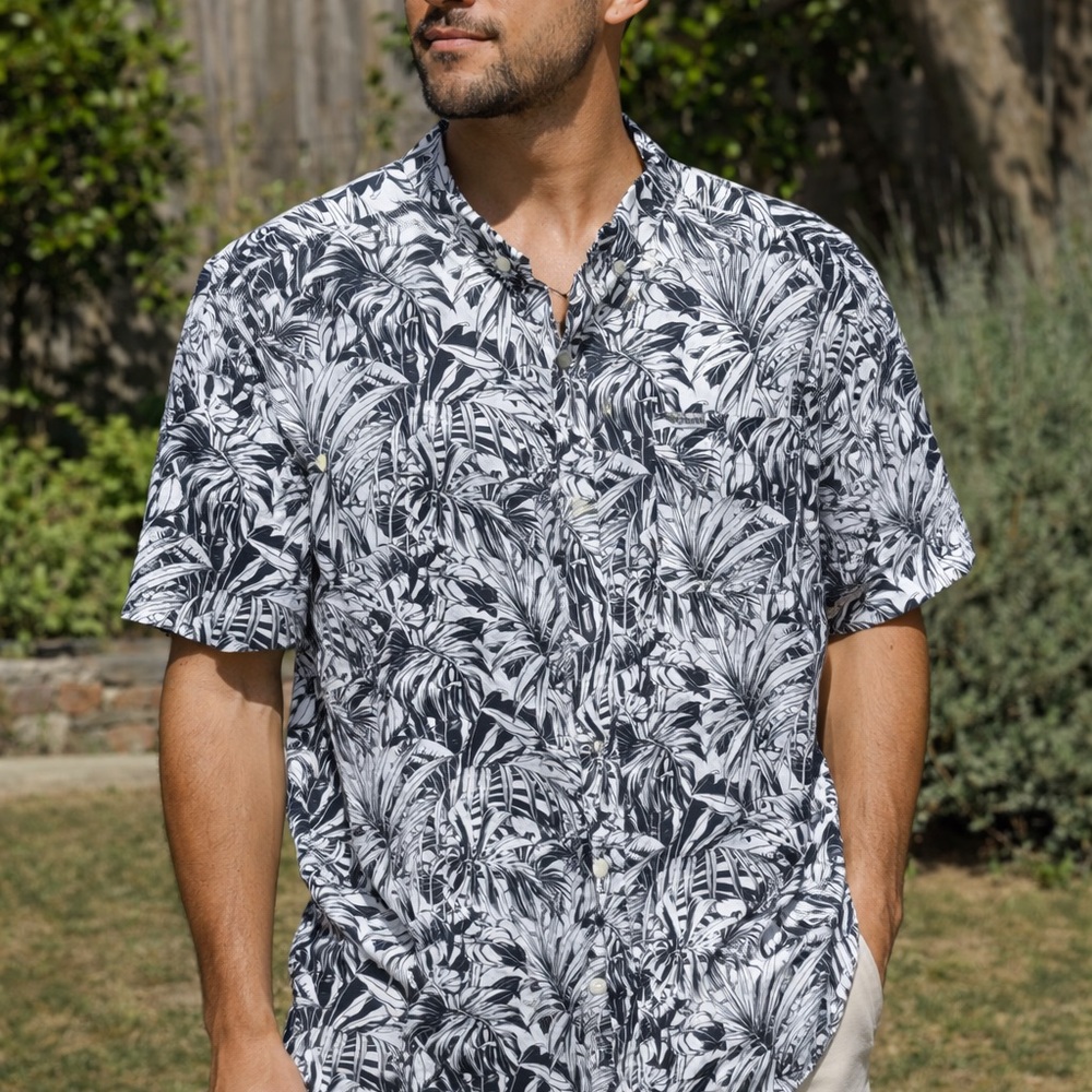 Columbia Black & White Tropical Short-Sleeve Button-Down Shirt